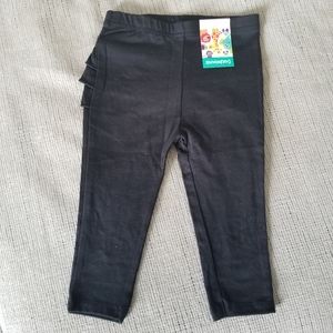 Solid black leggings ruffles butt